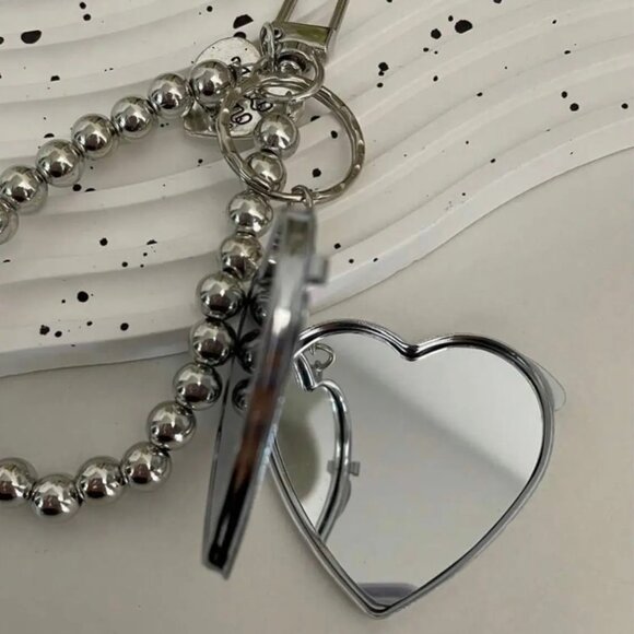 Metal Key Chain with Heart-Shaped Mirror – Bag Pendant Purse Charm - Picture 2 of 4